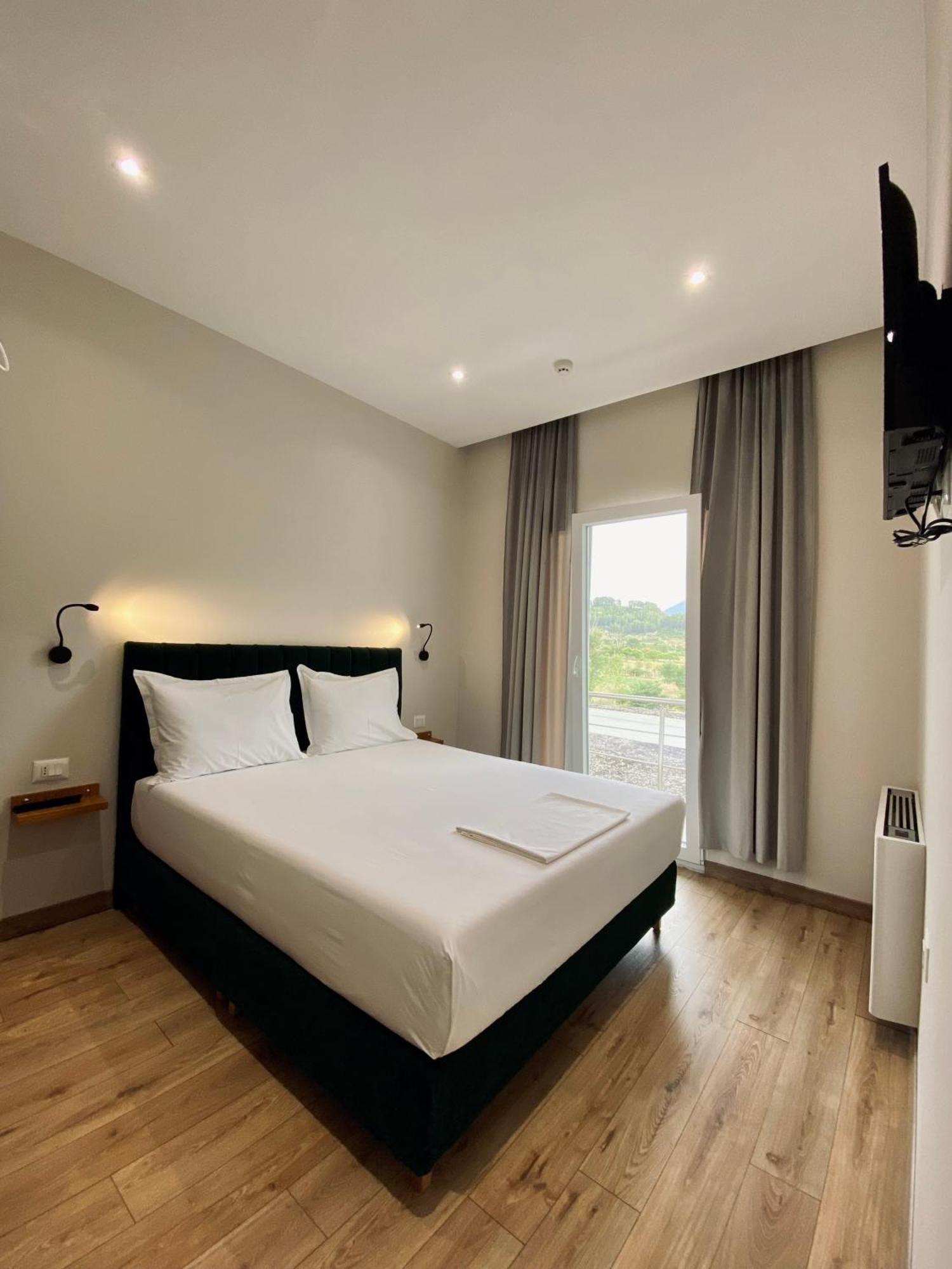 Merly Hotel Permet Ngoại thất bức ảnh