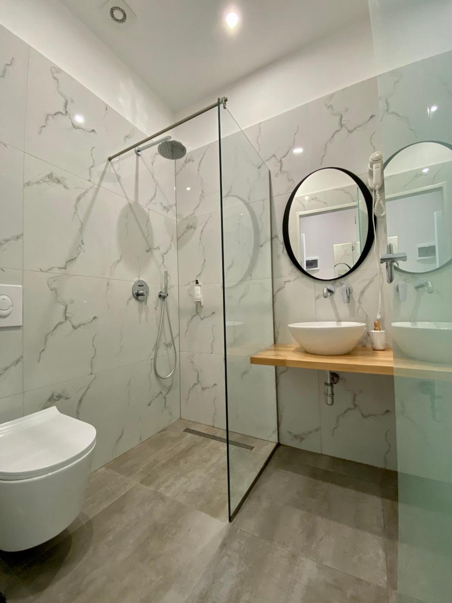 Merly Hotel Permet Ngoại thất bức ảnh